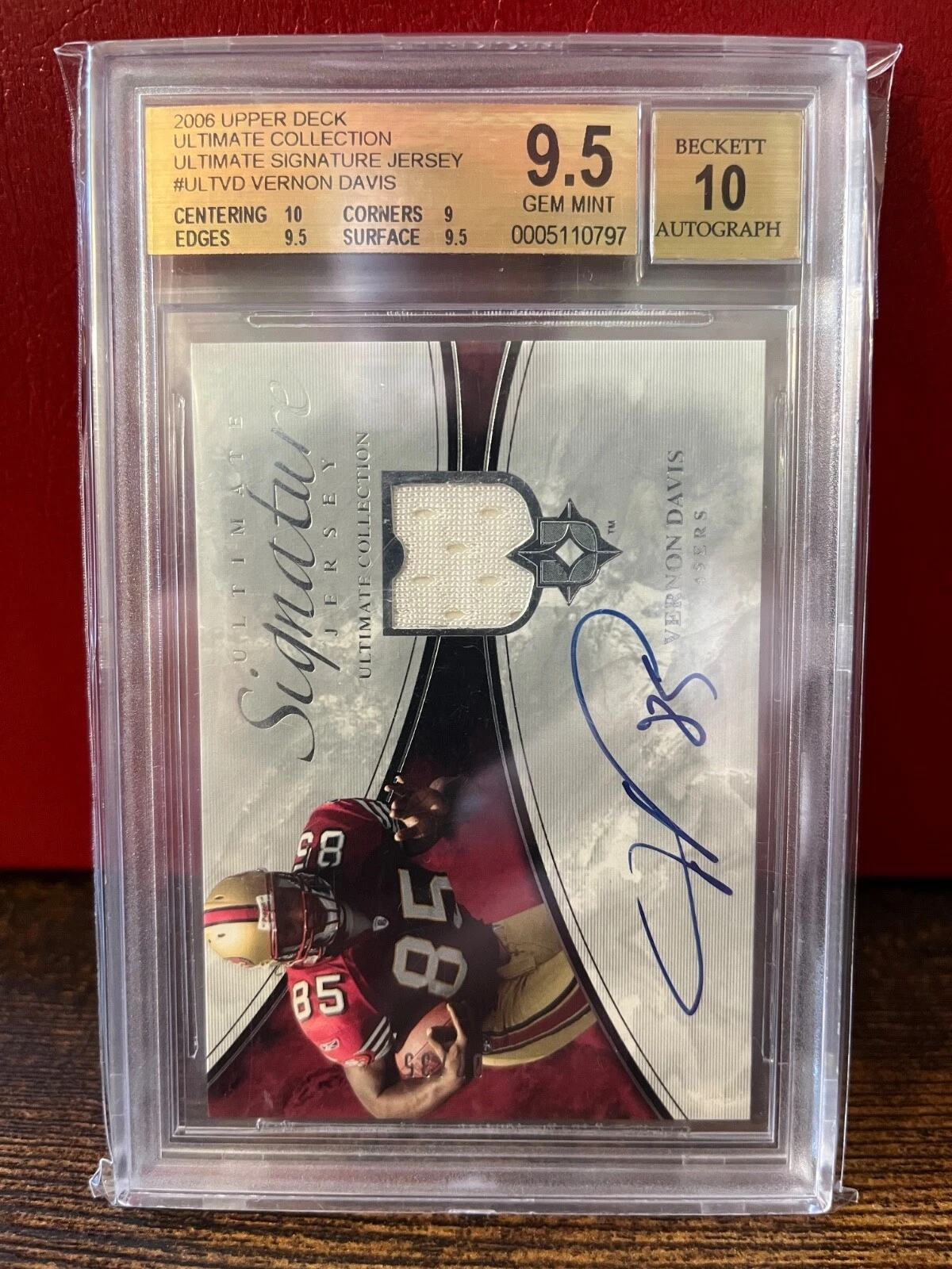Vernon Davis Ultimate Collection Game Jersey Autograph #ULTVD Base