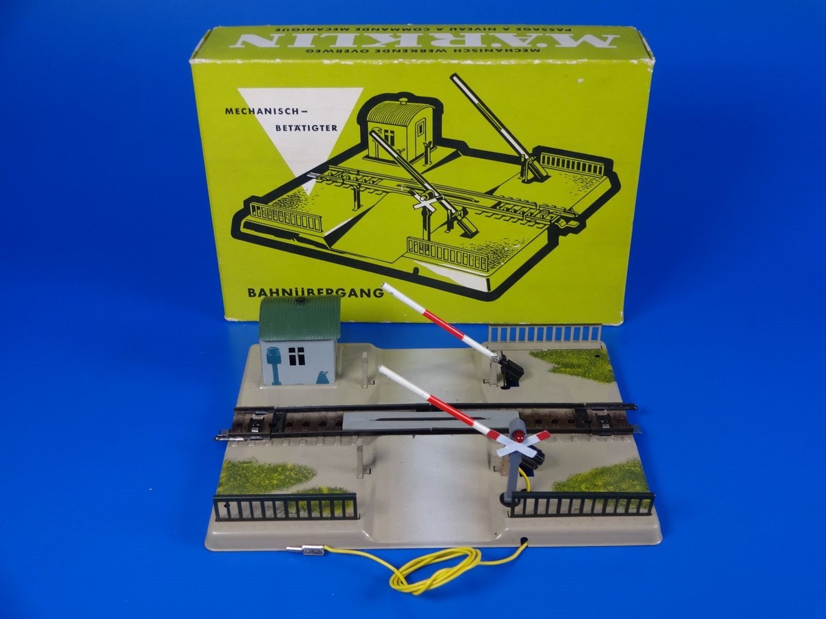 MARKLIN H0 - 7054 - Mechanically Operated Grade Crossing +Signal