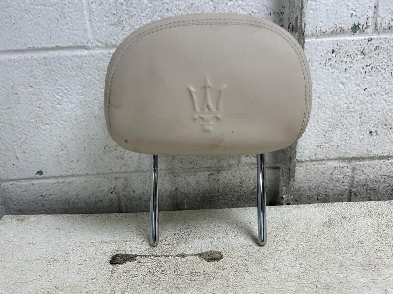 Maserati Levante 2022 REAR+RIGHT Headrest
