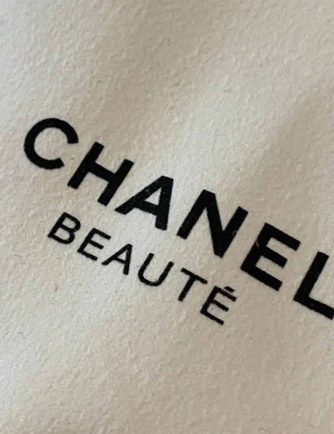 Chanel Beaute Logo Throw Blanket with Travel Pouch and box Beige Travel GWP NIB - Image 3 of 4