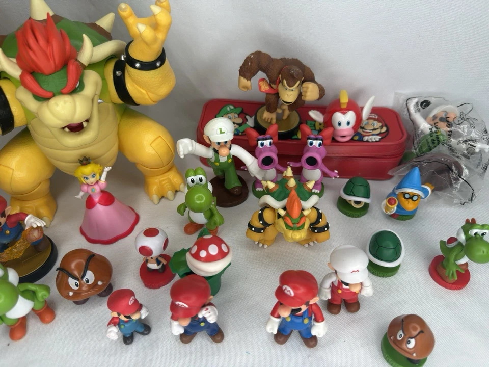Super Mario Figure Lot – Mario Luigi Peach Bowser Yoshi Donkey Kong + Case - Image 3 of 4