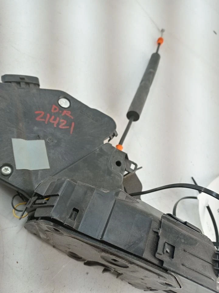 17-20 JAGUAR X760 XE 20-21 E-PACE CERRADURA PUERTA ACTUADOR MOTOR TRASERO IZQUIERDO OEM Foto 2 de 4