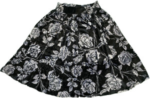 BLACK FLORAL VELVET SKIRT with GRAY/SILVER ROSES - Size M - 36 Wx34¼ L STAINS
