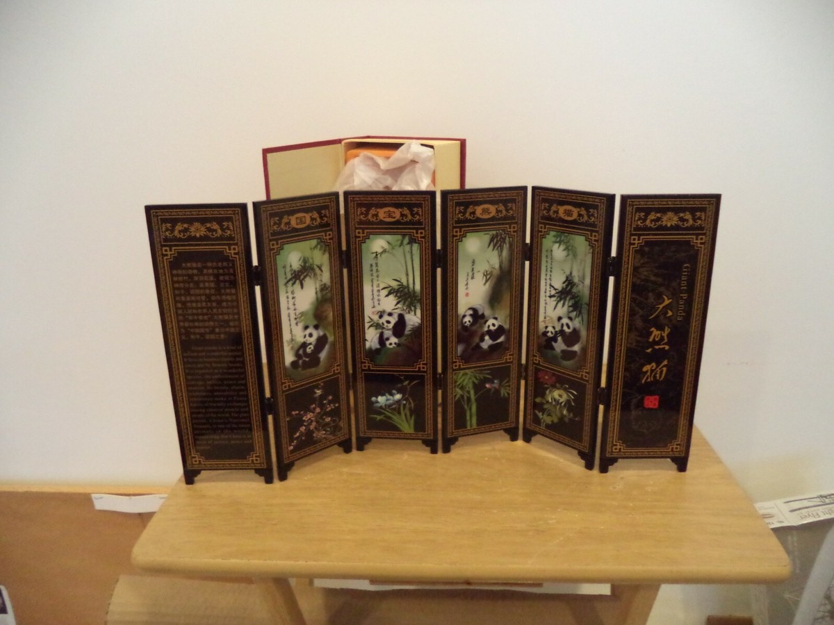 AN IMITATION OF AN ANCIENT SMALL SCREEN GIANT PANDA LACQUER CRAFTS