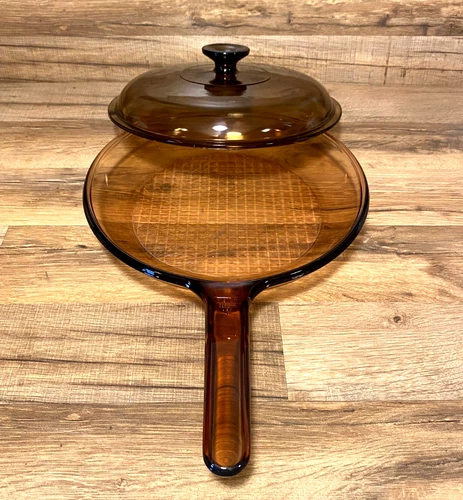 VTG. CORNING VISIONS -  10" AMBER WAFFLE BOTTOM FRYING PAN SKILLET & PYREX LID
