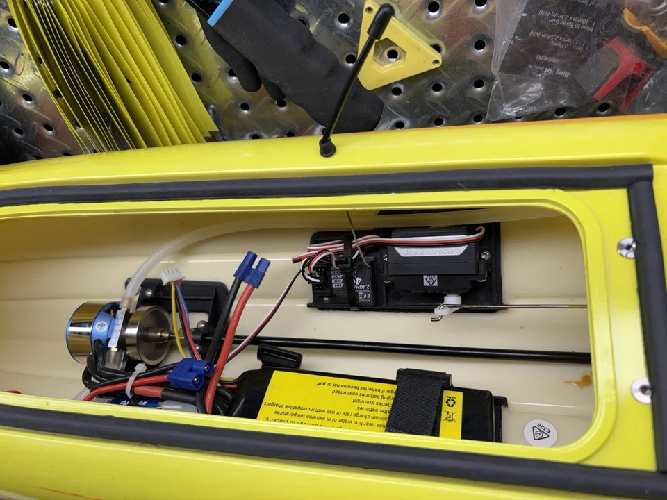 PROBOAT RECOIL 26 BOAT: PreOwned / Don’t Know Battery Is Good / Other Wise RTR - Image 3 of 4