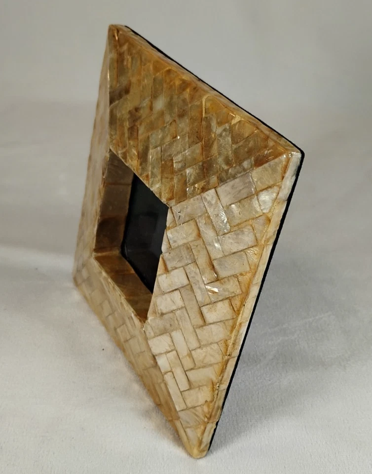 Marco de fotos dorado Capiz Shell MOP dimensional cuadrado de 6" para foto de 2,75" X 2,75" Foto 2 de 4