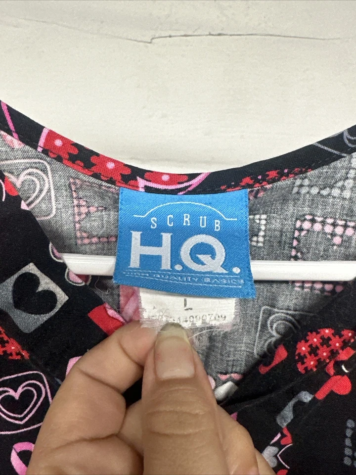 Scrub HQ Women’s Large Black/Red/Pink Short Sleeve Scrub Top Valentine - Image 3 of 4