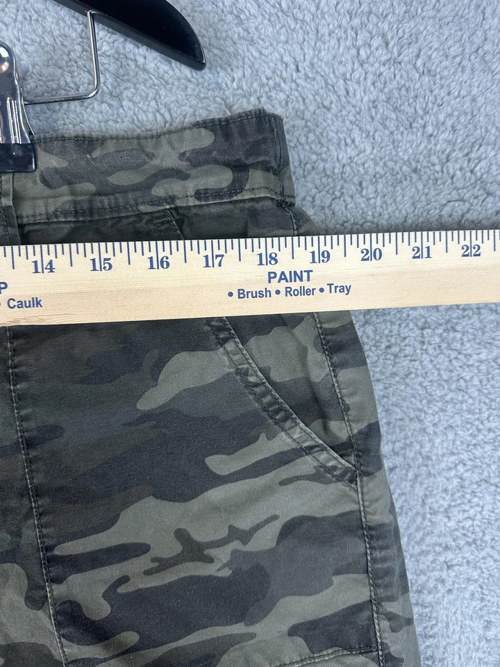 Social Standard by Sanctuary Shorts Womens 2XL Camo Green Casual Relaxed Stretch - Image 3 of 4