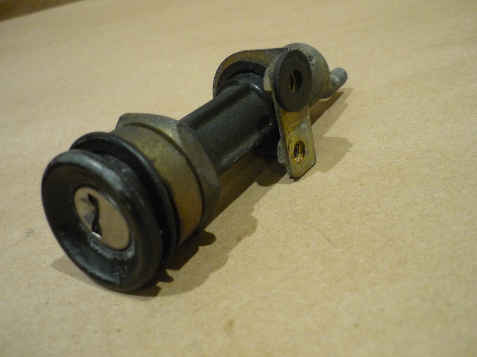 Ferrari Testarossa LEFT Door latch P/N 61507000