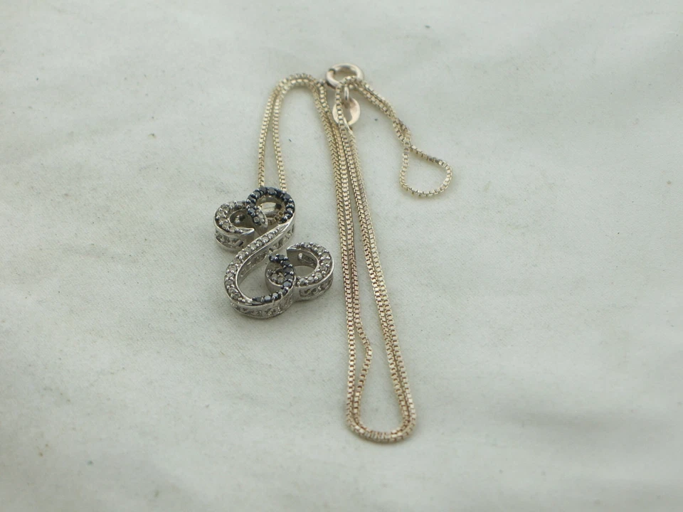 Sterling  Silver JANE SEYMOUR BLACK & WHITE DIAMOND OPEN HEARTS PENDANT CHAIN ex - Image 3 of 4