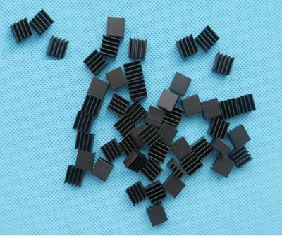 20 Stück Kühlkörper 8,8x8,8x5 mm Hochwertiger MINI HeatSink Farbe Schwarz 