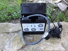 Gonfleur de pneu / mini compresseur AMK pour SMART / allume cigare