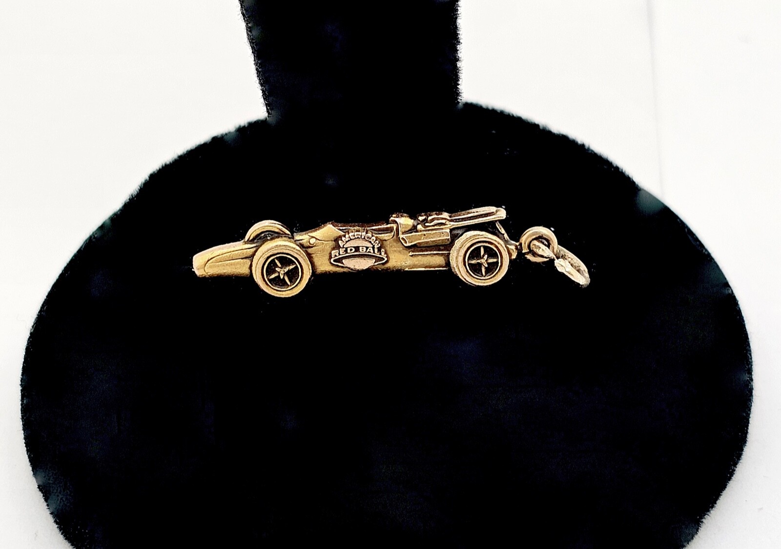 VINTAGE O.C.TANNER HIGH DETAIL 10K GOLD AMERICAN RED BALL RACE CAR CHARM