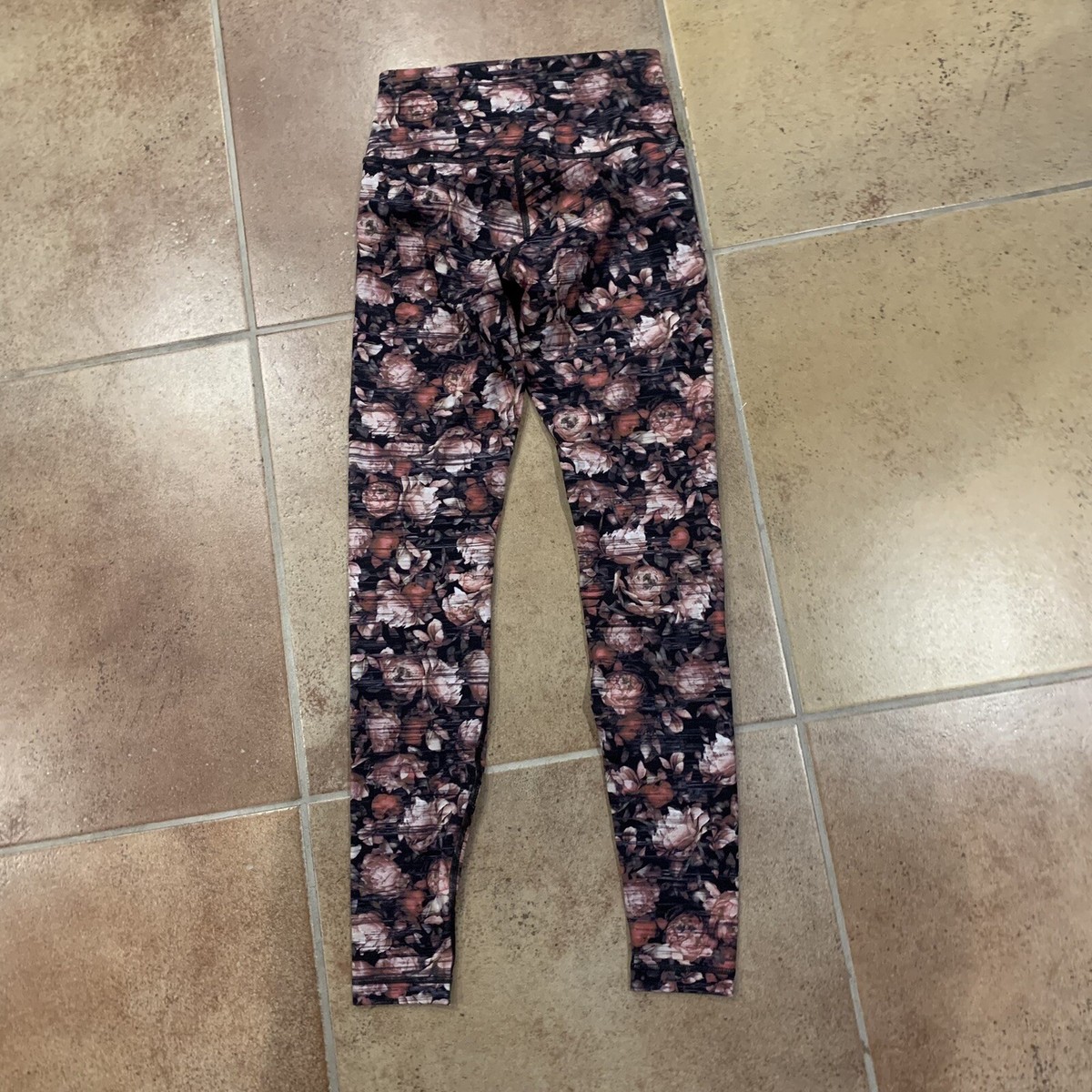 lululemon -  Coola219様WunderUnderTight HRサイズ6新品タグ付き Lululemon Wunder Under SmoothCover High-Rise Tight 28