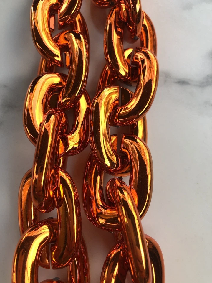 NFL 坦帕湾海盗队 18 英寸橙色球迷链大项链泡沫磁铁 - 2 合 1 — 第 2/4 张图片