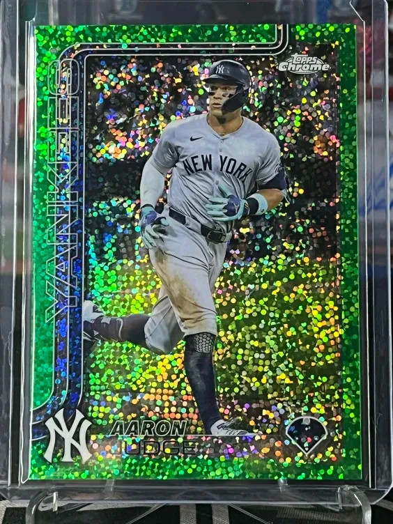 Aaron Judge 2025 Topps Chrome Image Variation Green Speckle SP /99 Yankees