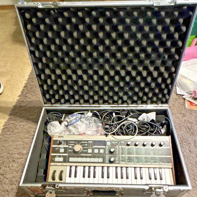 Korg microKORG 37-Synthesizer/Vocoder w/ Pedalboard, Case, Cables UNTESTED parts