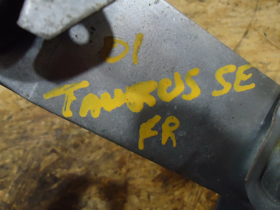 Ford Taurus 2001 sedán regulador de ventana eléctrica delantero derecho con motor Foto 2 de 4