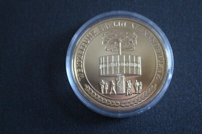 Gedenkmünze Damals in der DDR Weltzeituhr Berlin Alexanderplatz 40 mm Medaille - Bild 1 von 2