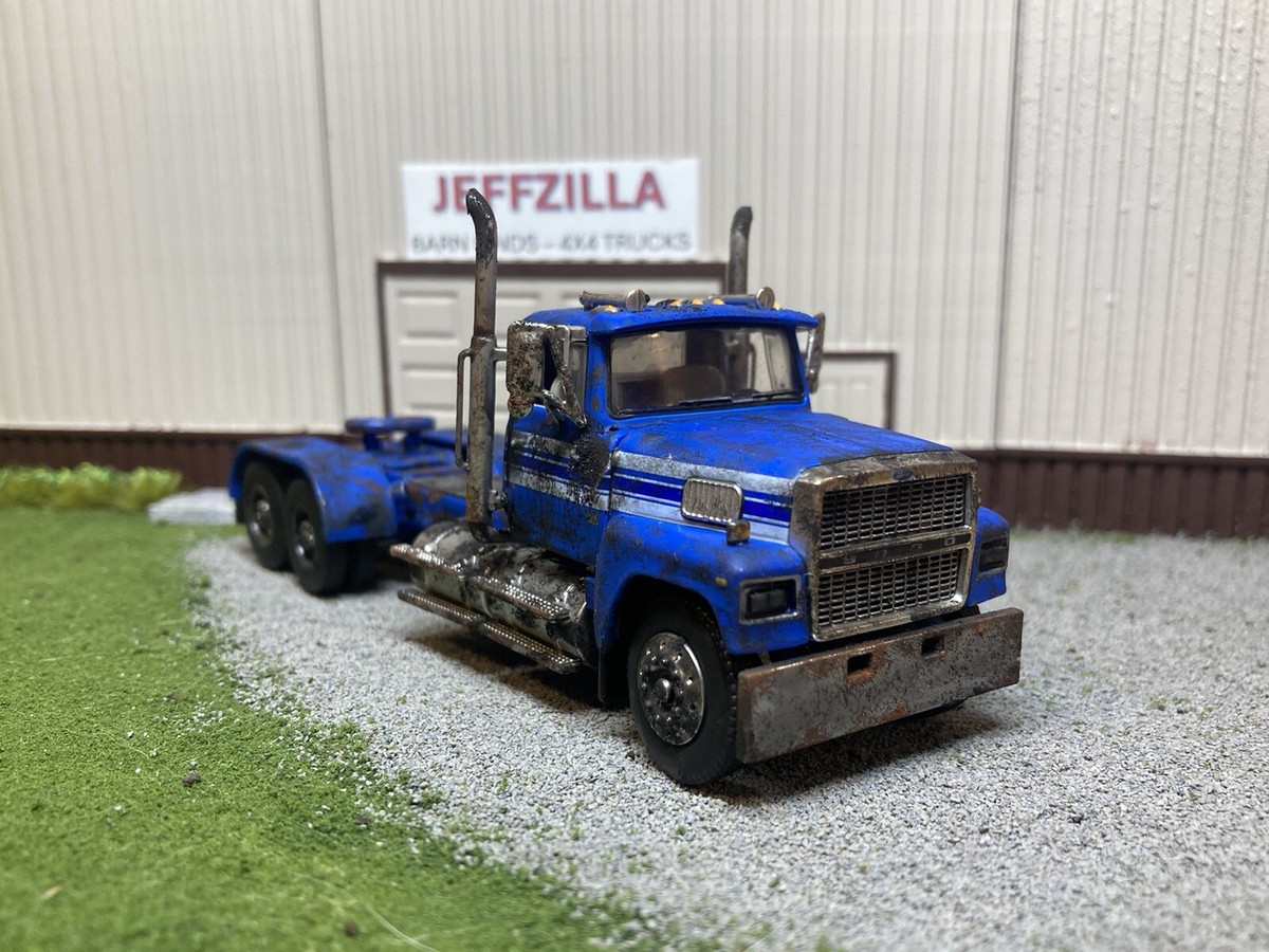 Ford LTL-9000 1/64 Diecast Rusty Weathered Semi Tractor Truck Barn