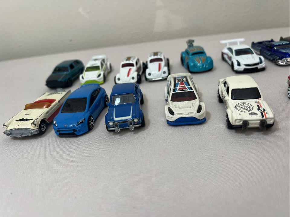 Hot Wheels Lote Suelto De 19 VW Cadillac Thunderbird Classic Matchbox Foto 3 de 4