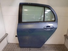 Porte arrière et accessoires Toyota YARIS