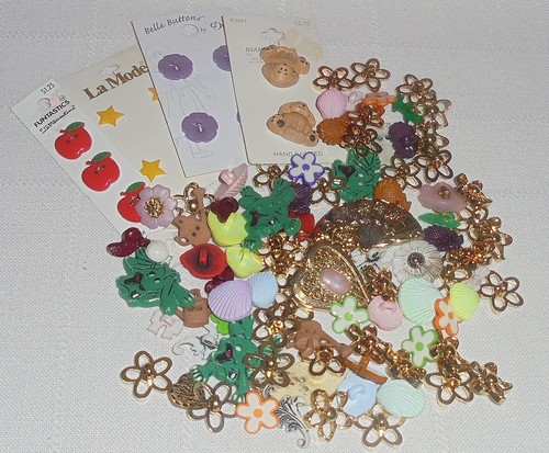 Lot 75+ Realistic Plastic Sewing Buttons Variety Frogs Flowers Seashells Bows +
