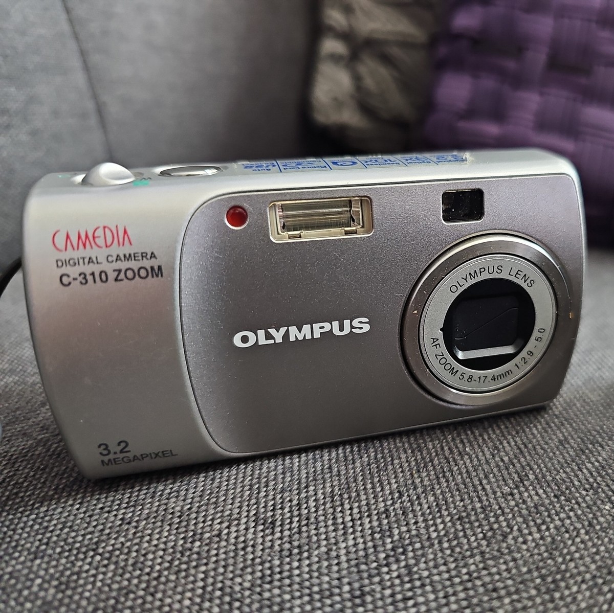 Olympus CAMEDIA C-310 Zoom / D-540 Zoom 3.2MP Digital Camera