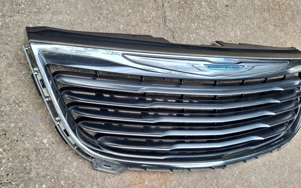 2011-2016 Chrysler Town & Country Upper Grille Silver & Chrome Surround (C) - Image 2 of 4