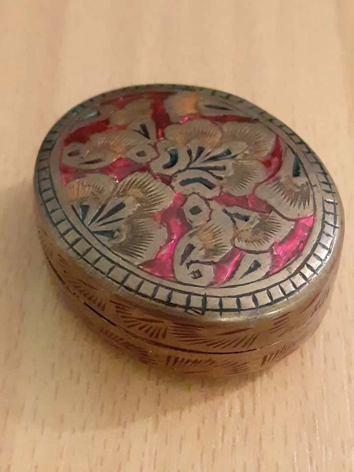 Vintage Oval Shaped Indian Enamel & Brass Pill/Trinket Box - Image 2 of 4