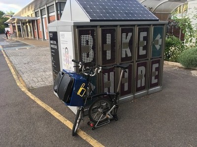 Foto 6x4 Brompton Fahrradverleih Dock an Hassocks Station Hassocks \/TQ3015 Nr. c2017
