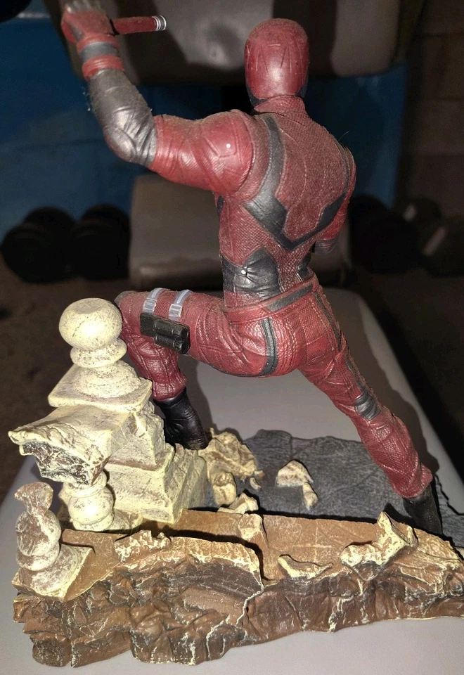 Marvel Diamond Select Gallery Estatua Daredevil Netflix Foto 3 de 4