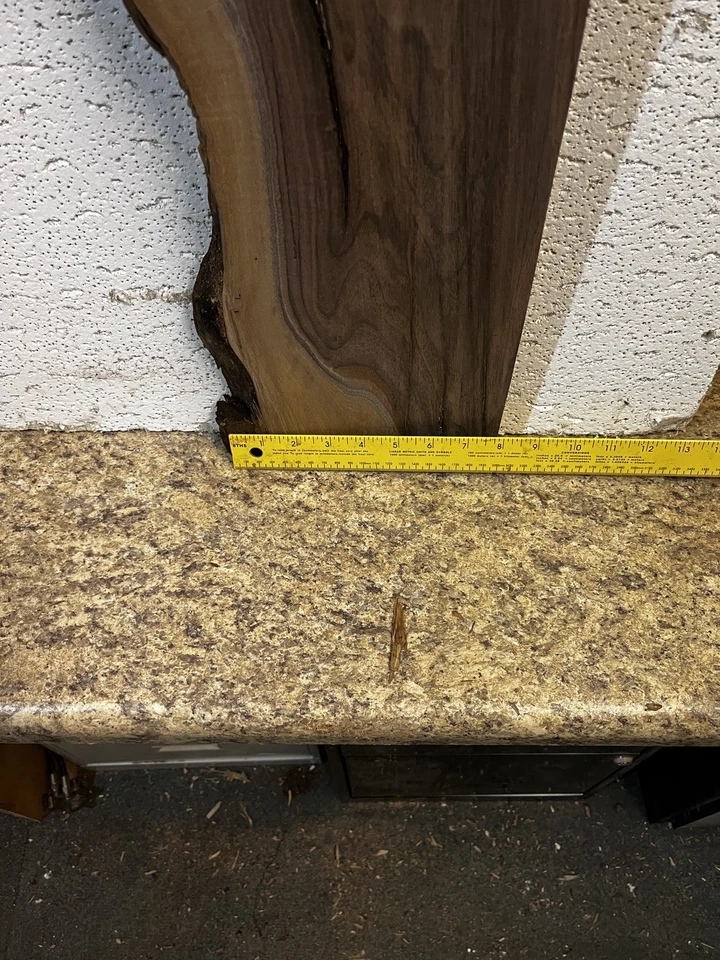 Losa de madera de nogal Live Edge 52” de largo 12” de ancho 1” de grosor Foto 3 de 4