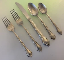 International Stainless Deluxe GIGI 5 Piece Place Setting