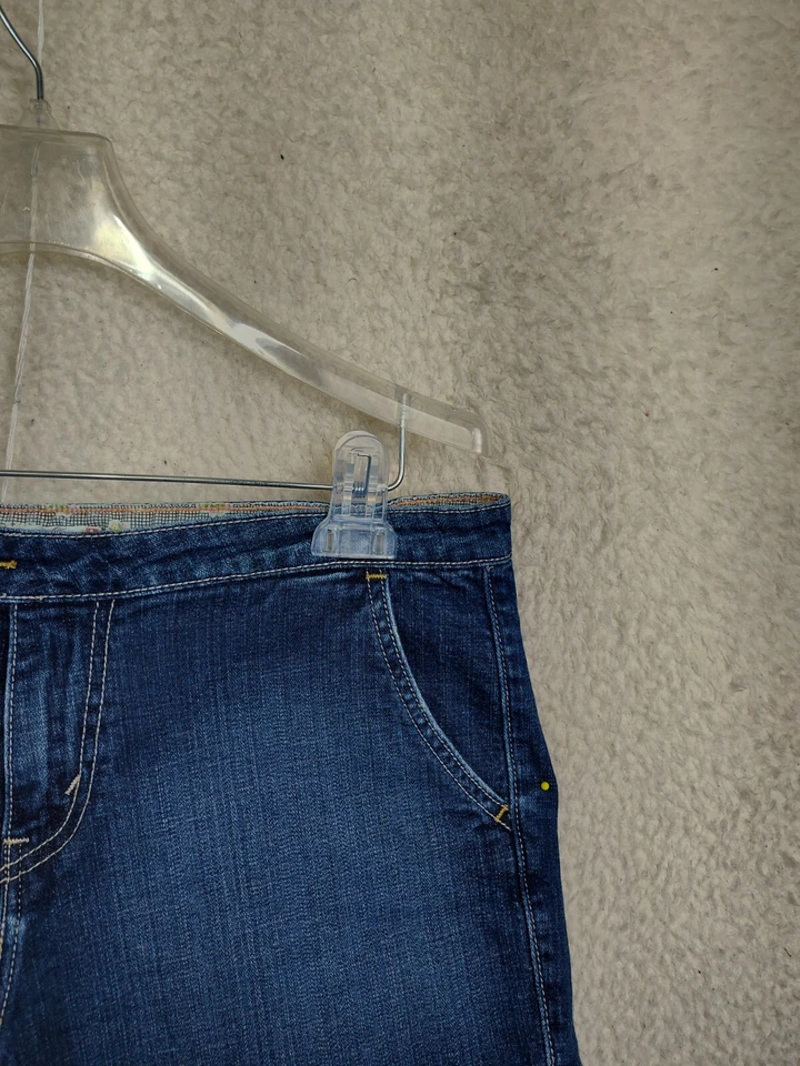 Pantalón corto Levis 545 para mujer 10 azul mezcla de algodón tiro medio calce regular frente plano denim Foto 3 de 4