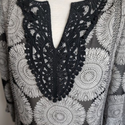 East 5th Avenue V - Neck Black & White Lace Detail Sheer Quarter Sleeve Size M - Picture 3 of 6