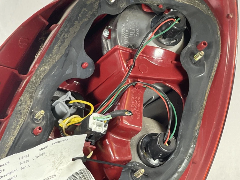 Conjunto de luz trasera izquierda usado se adapta a: Suzuki Forenza 2007 grado B izquierdo Foto 3 de 4