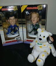 NHLPA Headliners XL Mike Richter And Brett Hull Figures. And Hull Beanie 