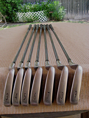 Cleveland VAS+  3-4-5-6-7-8-9 Iron Set/Medium & Firm Flex/VAS Graphite Shafts RH
