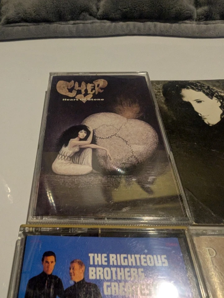80's CASSETTE TAPES - Cher, The Righteous Brothers, Tom Jones & More. Lot Of 7 Foto 3 de 4