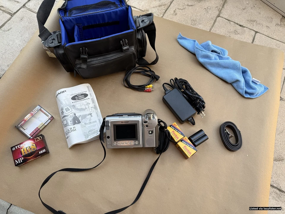 Videocámara Sharp Viewcam VL-H860U con bolsa, adaptador de corriente, cables y nueva película Kodak Foto 2 de 3