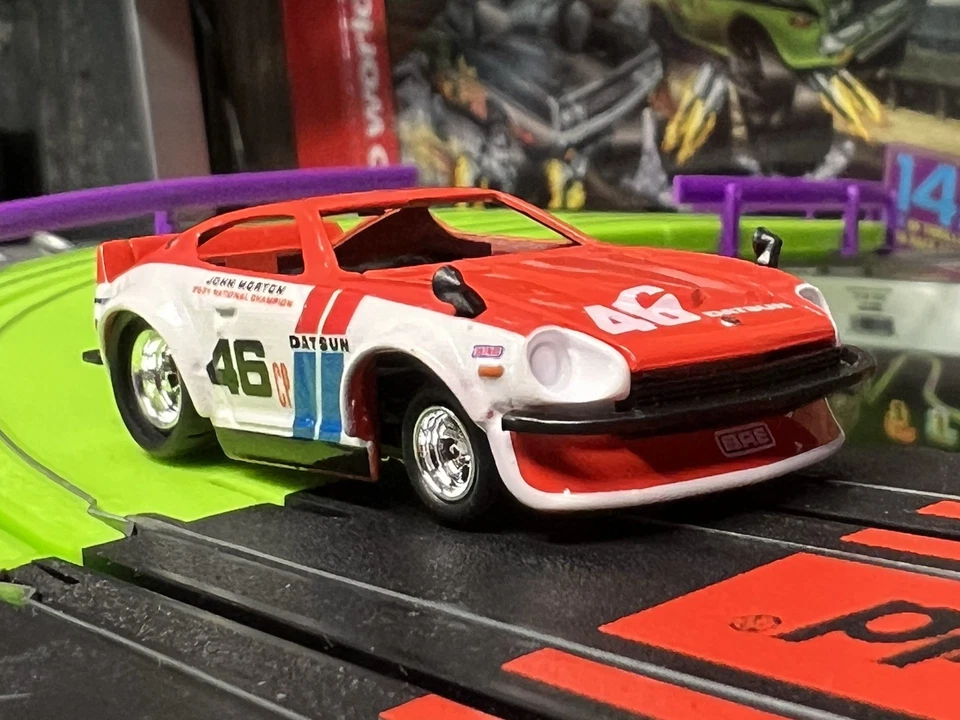 BRE 240Z Datsun Coche Ranura Personalizada Arrastre Golpeado 4 Engranajes Auto World HO 1/64 Foto 4 de 4