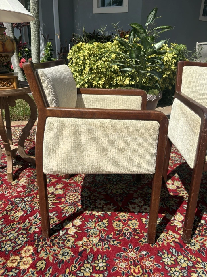 Sillón vintage de nogal en blanco marfil borroso Bouclé años 50 mediados de siglo moderno Foto 4 de 4