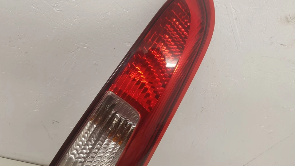 CLUSTER DE LUCES TRASERAS RH VOLVO V50 RH UK O/S/R UK LADO DEL CONDUCTOR 30678751 2004-2007 Foto 4 de 4