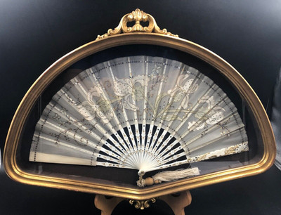 Pailletten Fächerbild Latten Rahmen mit goldener Krone Vintage