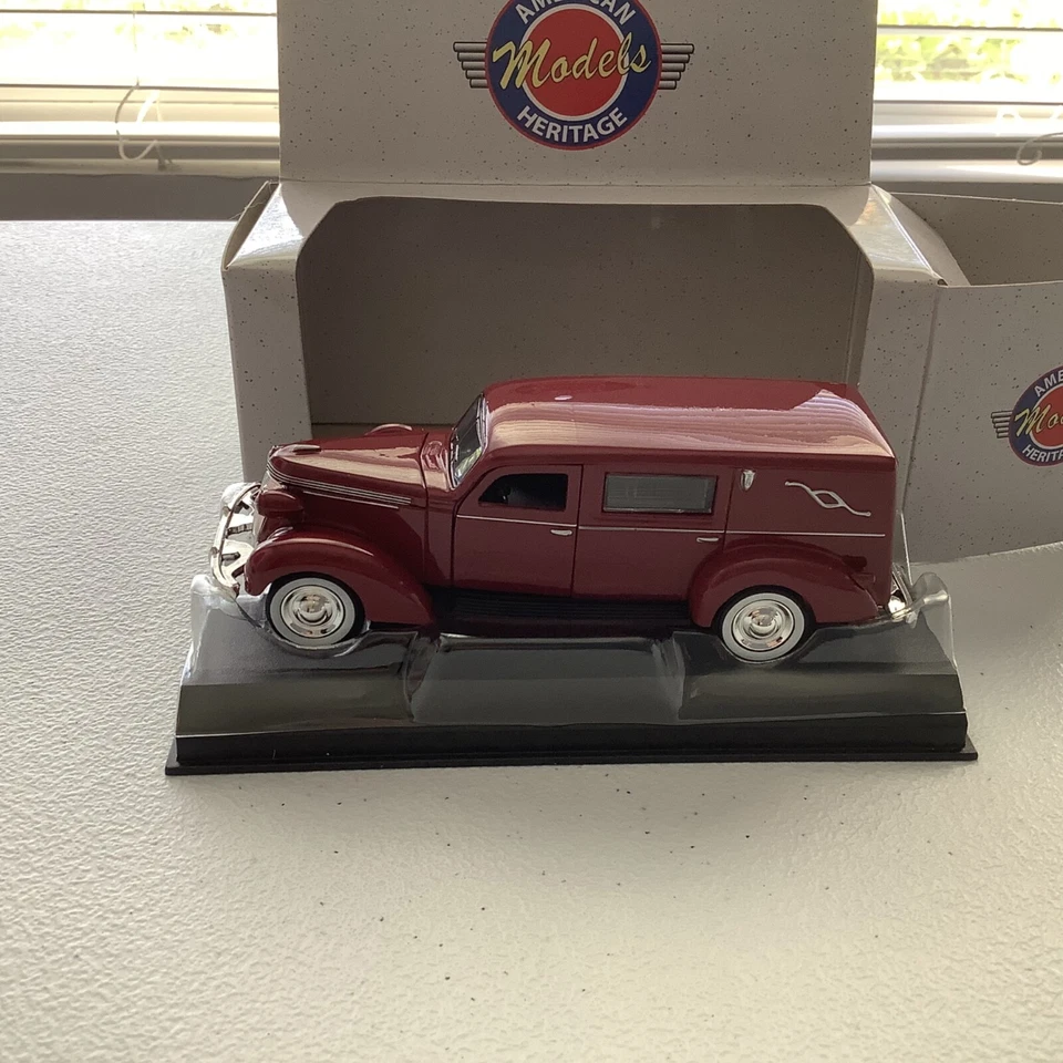 American Heritage Models 1937 Studebaker Hearse 红色 1/43  — 第 3/4 张图片
