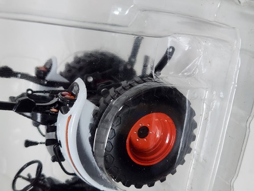 Bobcat CT235 Compact Utility Tractor By Bobcat / Norscot / Ertl 1/25 Scale - Picture 6 of 15