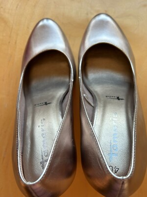 Tamaris Pumps Gr. 40, Farbe gold/glanz,  Absatzhöhe ca.10cm. Plateau Pumps NEUw.