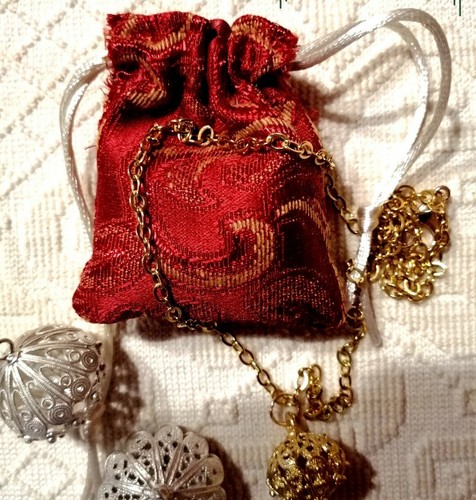 Collana oro con Bottone Sardo e sacchetto - Foto 3 di 4